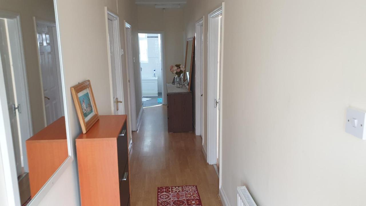 Guess Bungalow Wembley Apartment Лондон Екстериор снимка