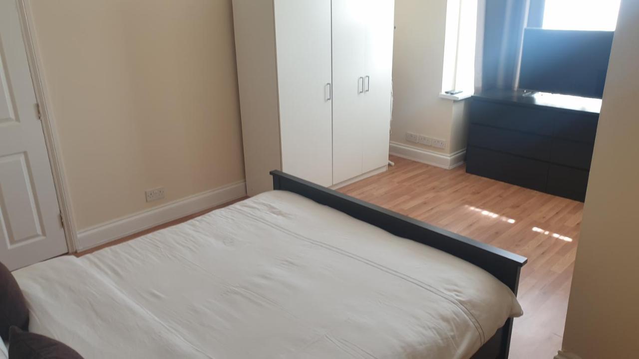 Guess Bungalow Wembley Apartment Лондон Екстериор снимка