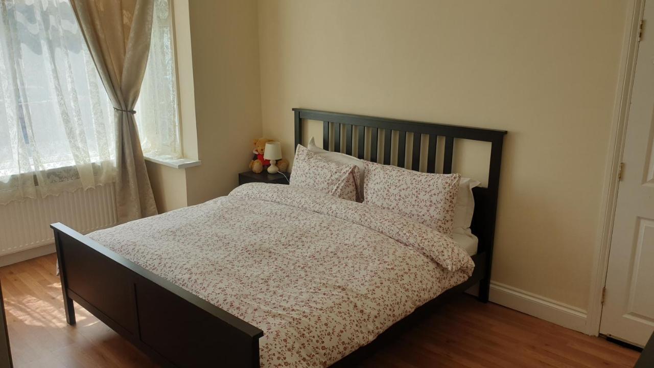 Guess Bungalow Wembley Apartment Лондон Екстериор снимка