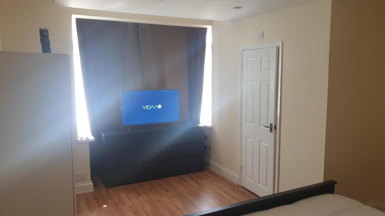 Guess Bungalow Wembley Apartment Лондон Екстериор снимка