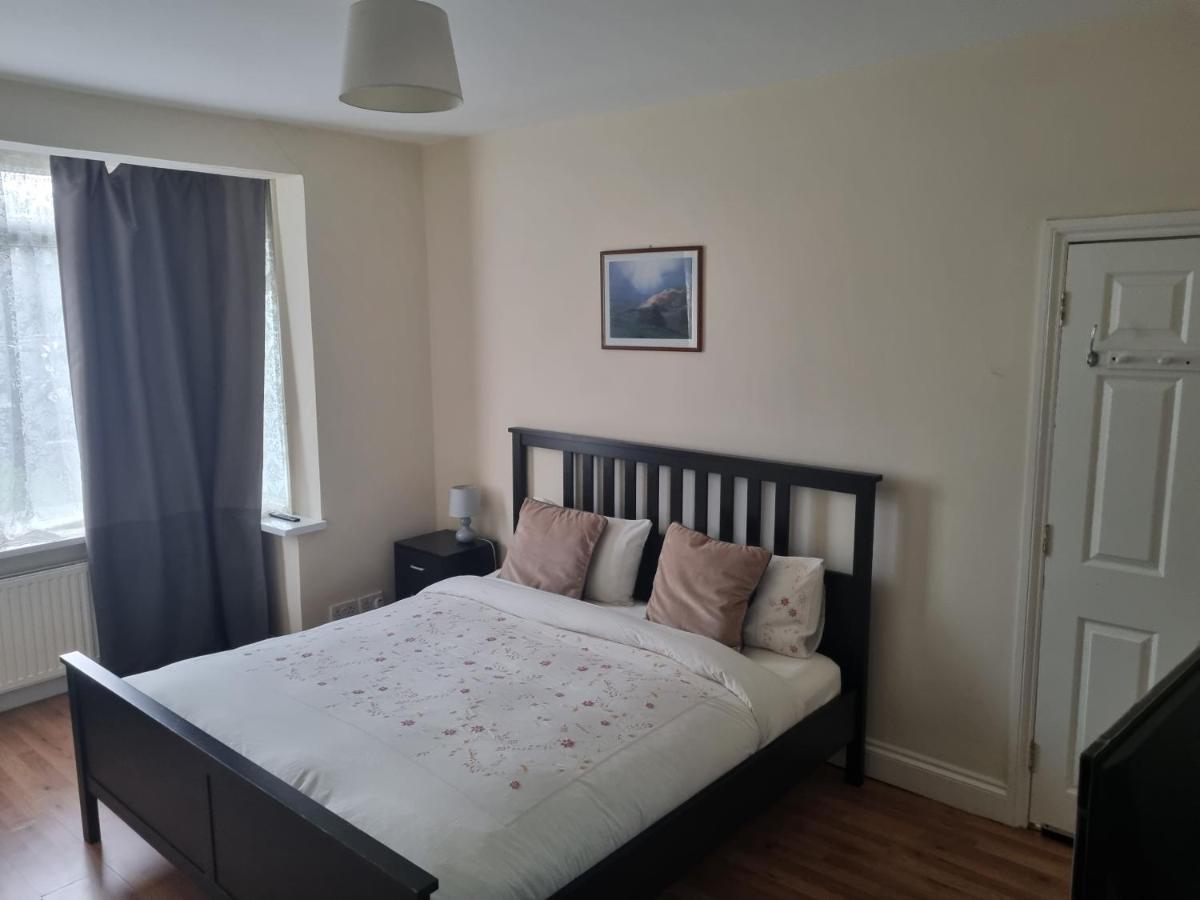 Guess Bungalow Wembley Apartment Лондон Екстериор снимка