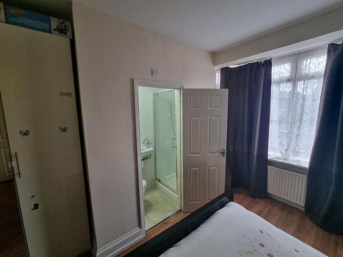 Guess Bungalow Wembley Apartment Лондон Екстериор снимка